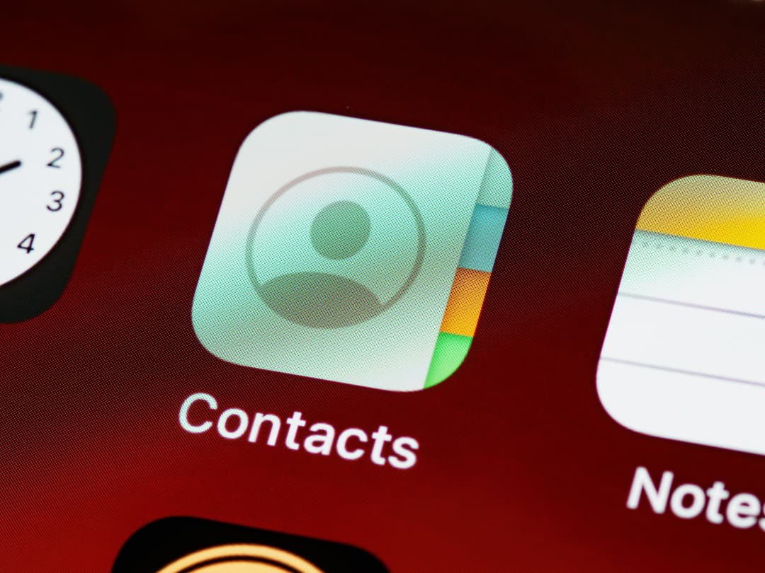 An image of the contacts icon on an iPhone.