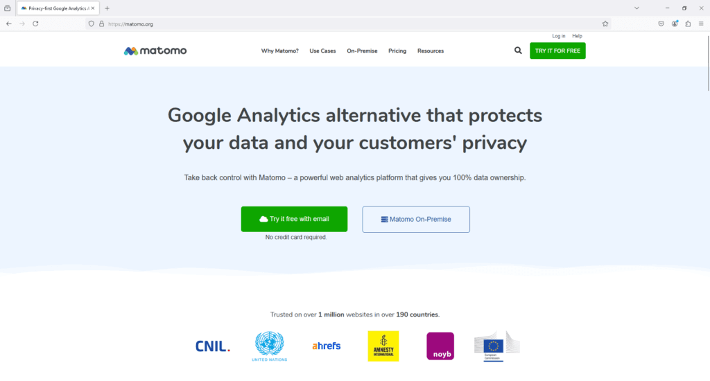 Matomo homepage promoting privacy-focused web analytics as a Google Analytics alternative.