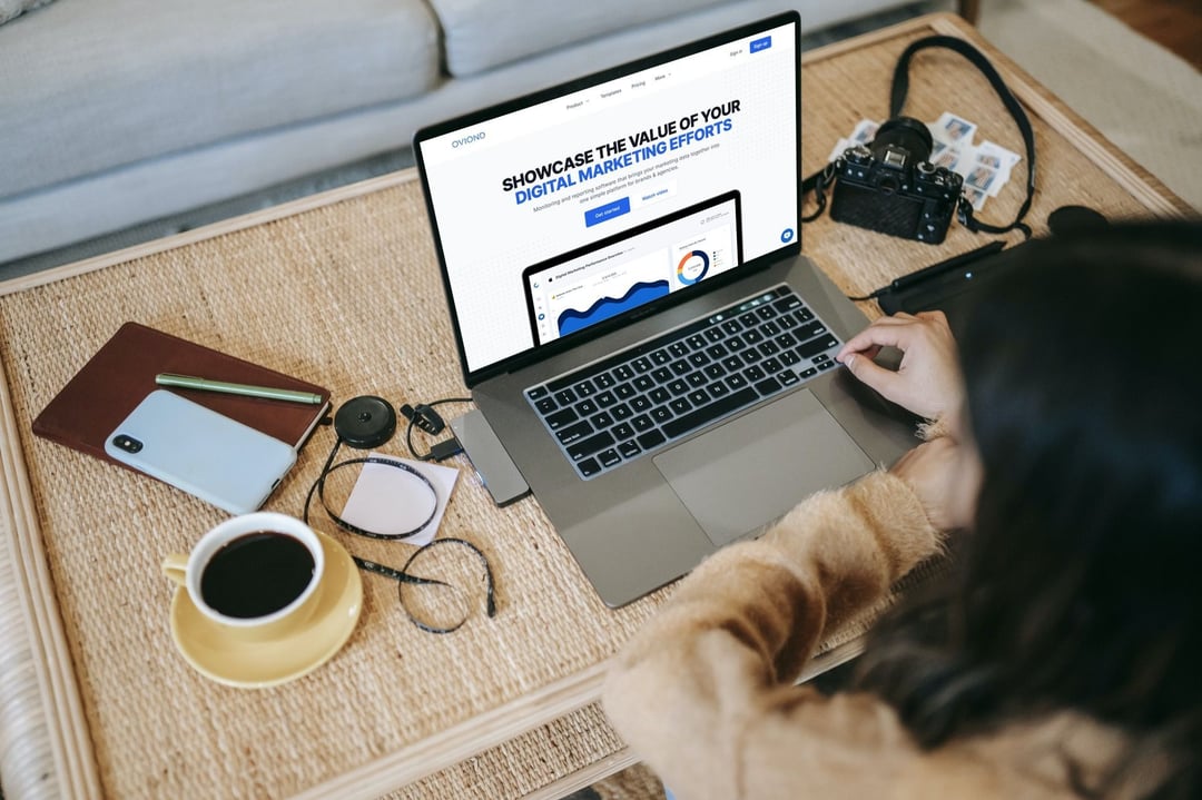 Image of a woman sitting on a table while browsing the Oviond website.